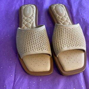 Vivaia slip on sandals Size 8.5.